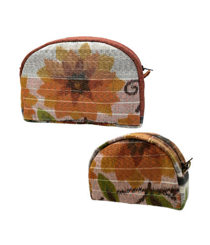 半月型ポーチ大　￥5,500　半月型ポーチ小　￥3,300